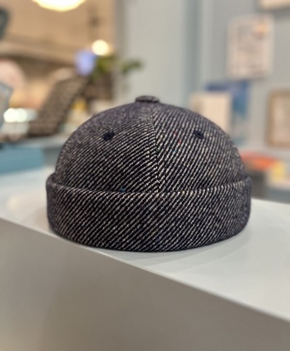 Шапка Docker мужская синего цвета с белую полоску