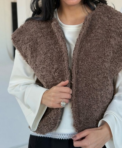 Жилет барашка приятного шоколадно-кофейного цвета