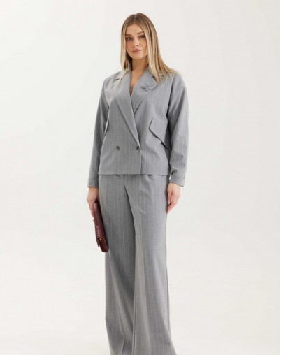 Жакет женский серого цвета в полоску