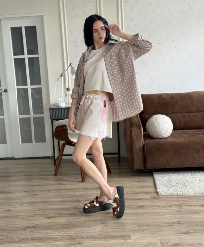 Летние короткие шорты с кружевом Летние короткие шорты с кружевом